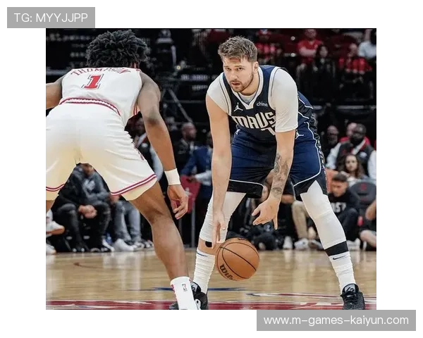 东契奇示范级后撤步三分命中，独行侠狂吹反击号角